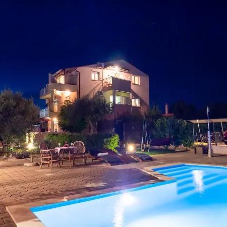 Apartments Zaton 扎顿